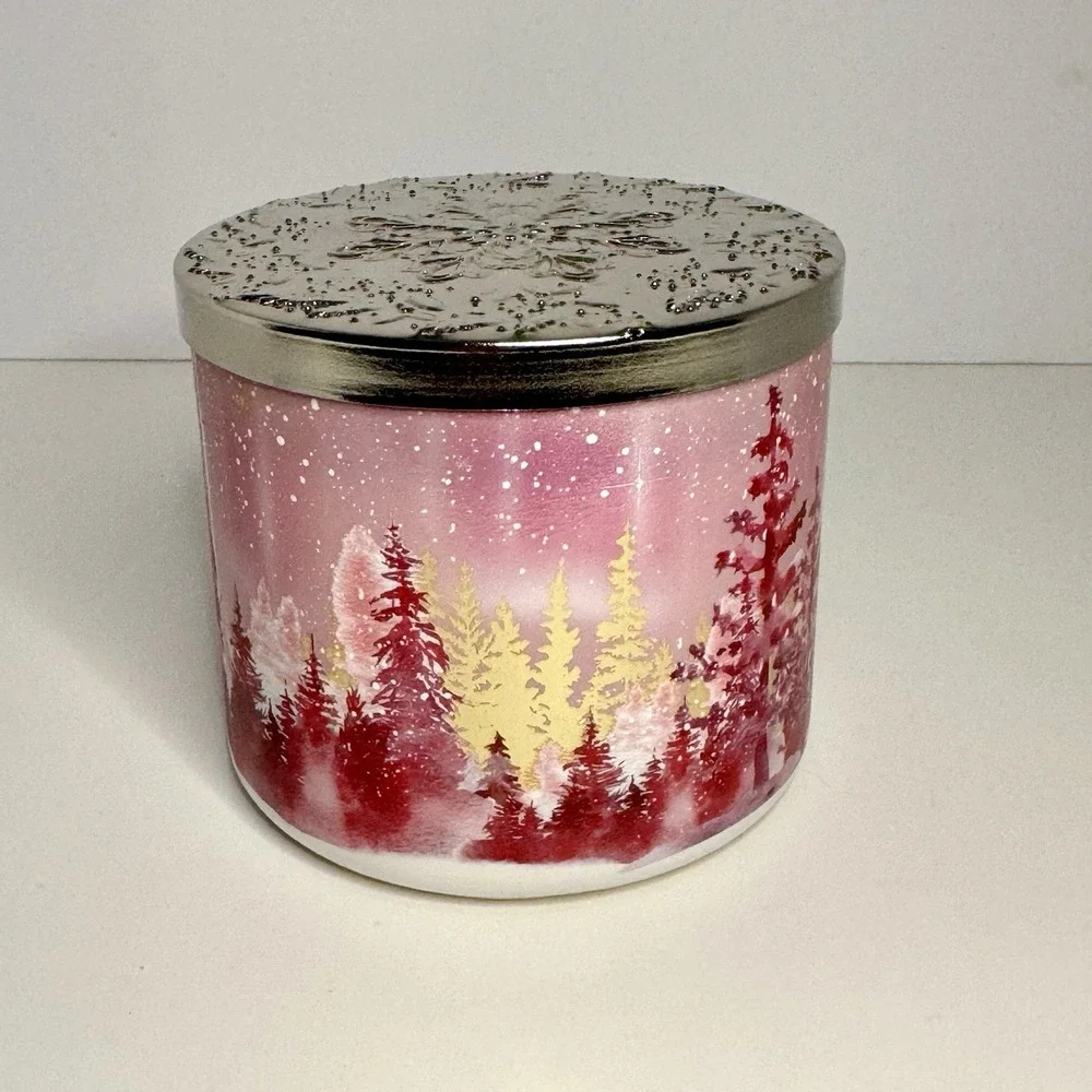Bath & Body Works 3-wick Scented Candle STRAWBERRY SNOWFLAKES